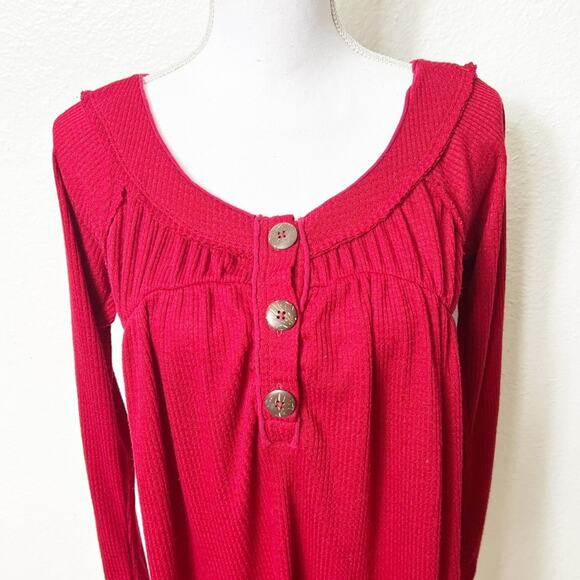 FREE PEOPLE WE THE FREE RED BUTTON LONG SLEEVE WOMEN TOP SWEATER SIZE X-SMALL - Picture 2 of 4
